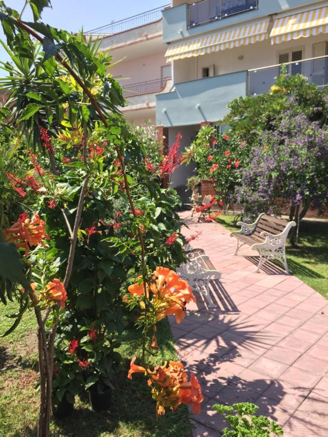 Le Zagare Apartments SantʼAlessio Siculo エクステリア 写真