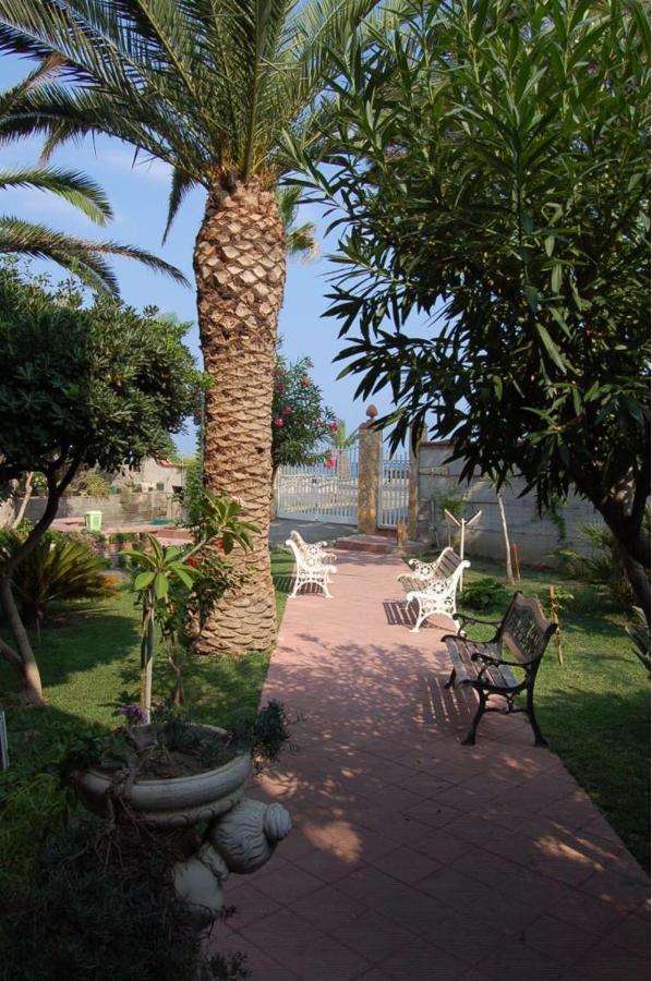 Le Zagare Apartments SantʼAlessio Siculo エクステリア 写真