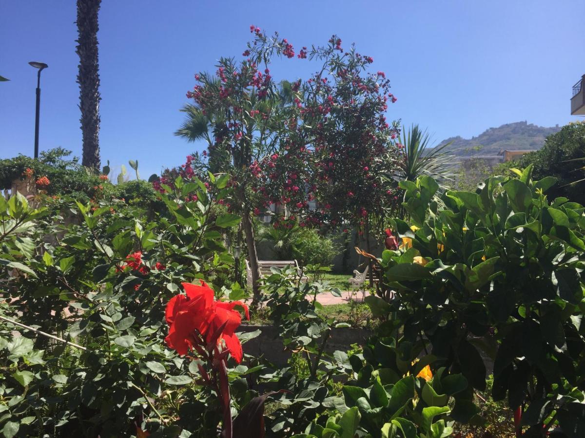 Le Zagare Apartments SantʼAlessio Siculo エクステリア 写真