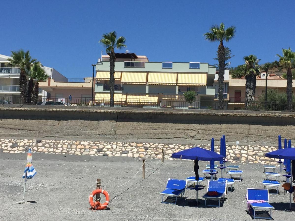 Le Zagare Apartments SantʼAlessio Siculo エクステリア 写真