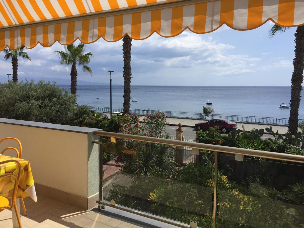 Le Zagare Apartments SantʼAlessio Siculo エクステリア 写真