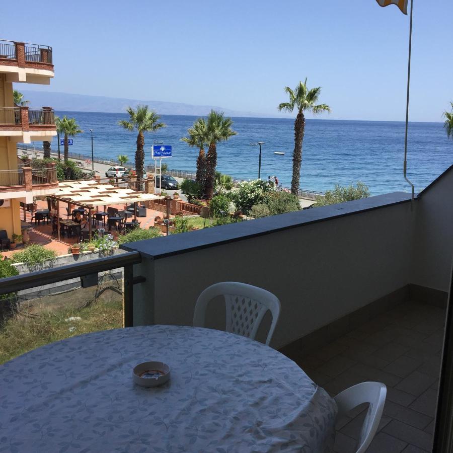 Le Zagare Apartments SantʼAlessio Siculo エクステリア 写真